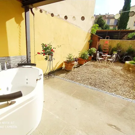 Appartamento Nadia's Lovely - With Private Garden And Jacuzzi