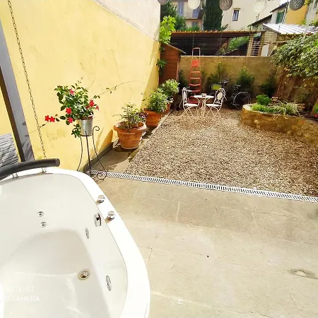 Nadia's Lovely - With Private Garden And Jacuzzi *