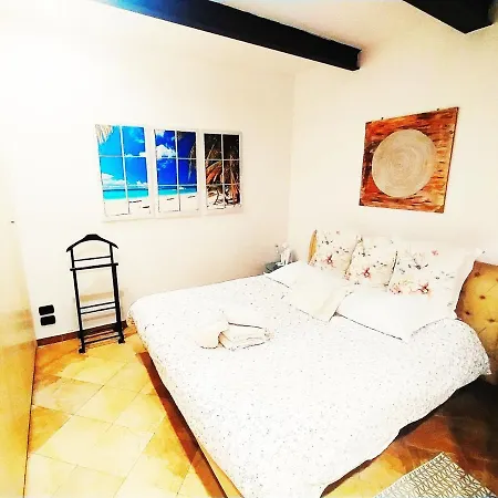 Apartment Nadia's Lovely - With Private Garden And Jacuzzi *
