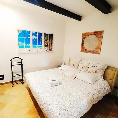 Nadia's Lovely - With Private Garden And Jacuzzi