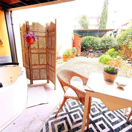 Nadia's Lovely - With Private Garden And Jacuzzi *