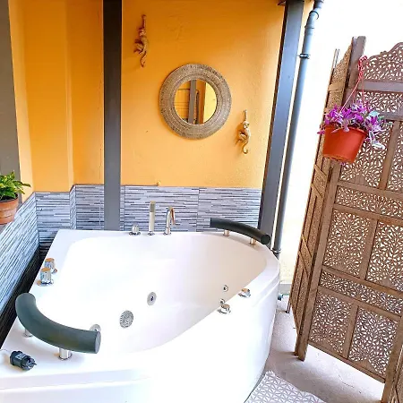 Nadia's Lovely - With Private Garden And Jacuzzi Apartment Florence