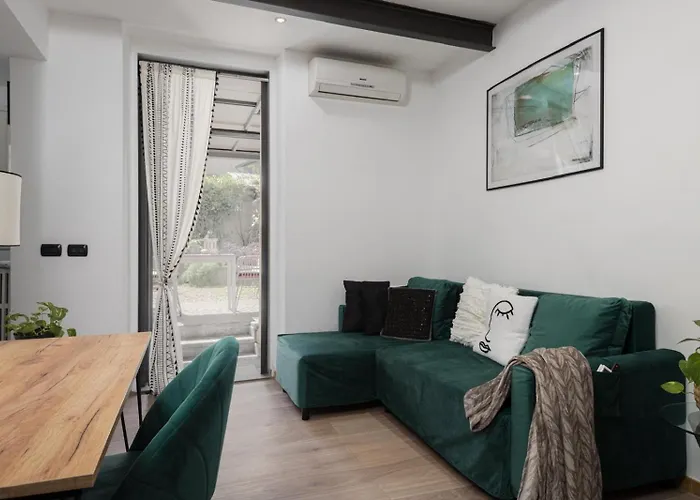 Nadia's Lovely - With Private Garden And Jacuzzi Lejlighed *