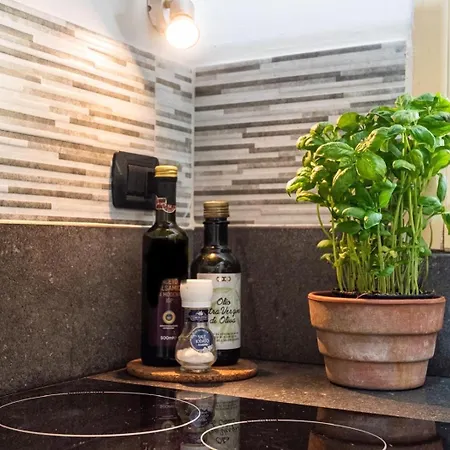 Nadia's Lovely - With Private Garden And Jacuzzi *