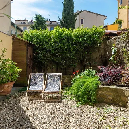 Nadia's Lovely - With Private Garden And Jacuzzi *
